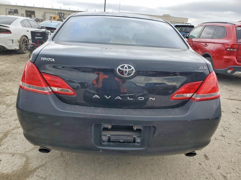 Photo 6 from auction – 2005 TOYOTA AVALON XL with VIN 4T1BK36B05U045447