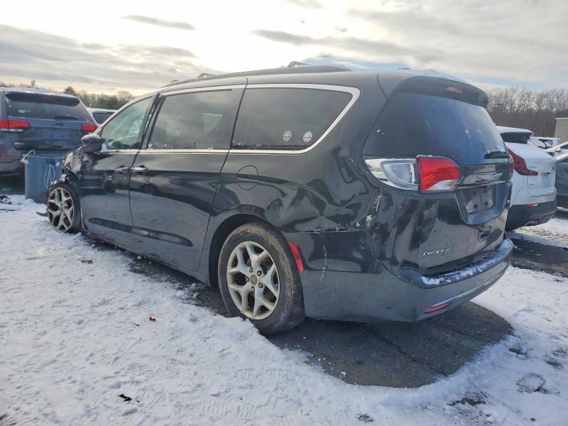 Photo 2 from auction – 2017 CHRYSLER PACIFICA with VIN 2C4RC1BG3HR823859