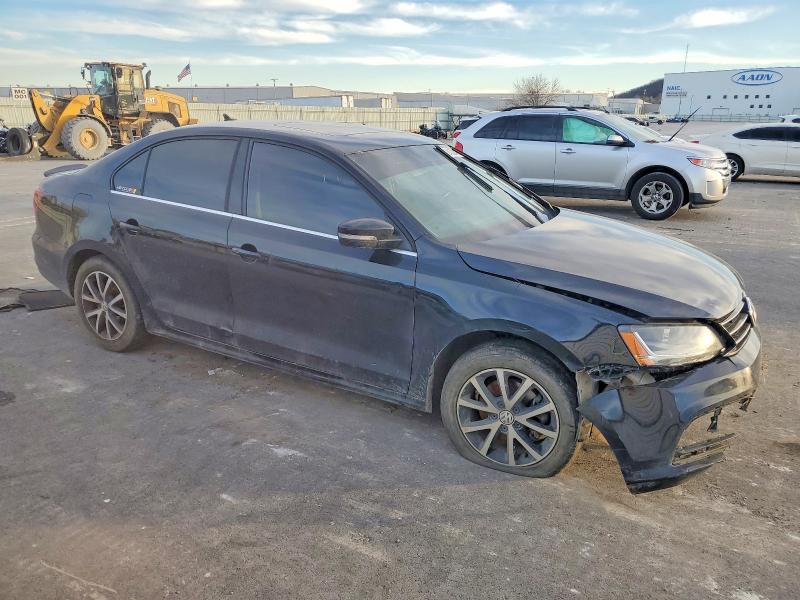 Photo 4 from auction – 2017 VOLKSWAGEN JETTA SE with VIN 3VWDB7AJ8HM414399