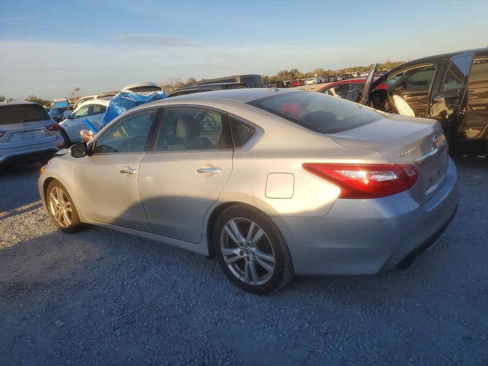 Photo 2 from auction – 2017 NISSAN ALTIMA 3.5 with VIN 1N4BL3APXHC120319