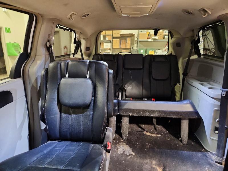 Photo 10 from auction – 2016 CHRYSLER TOWN & COU with VIN 2C4RC1CG3GR101353