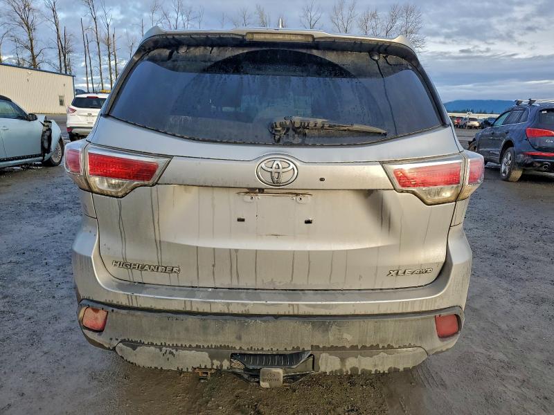 Photo 6 from auction – 2015 TOYOTA HIGHLANDER with VIN 5TDJKRFH8FS217513
