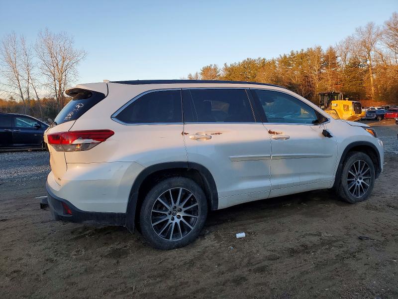 Photo 3 from auction – 2017 TOYOTA HIGHLANDER with VIN 5TDJZRFH5HS433480