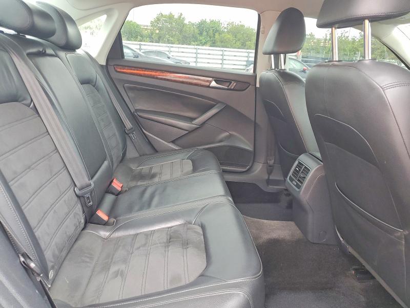 Photo 10 from auction – 2015 VOLKSWAGEN PASSAT SEL with VIN 1VWCV7A33FC081452
