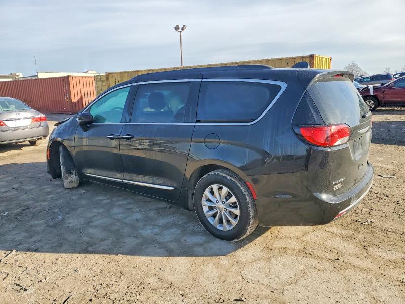 Photo 2 from auction – 2017 CHRYSLER PACIFICA T with VIN 2C4RC1BG0HR837735