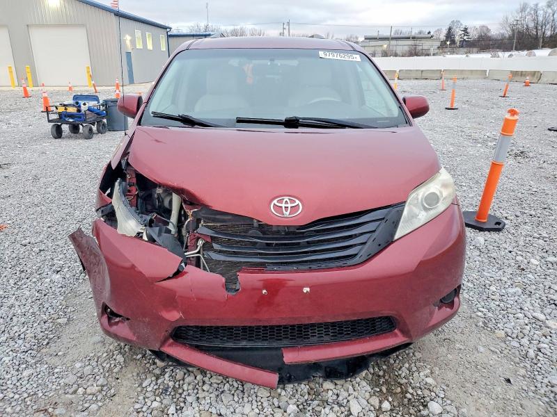 Photo 5 from auction – 2011 TOYOTA SIENNA with VIN 5TDKK3DC3BS020252