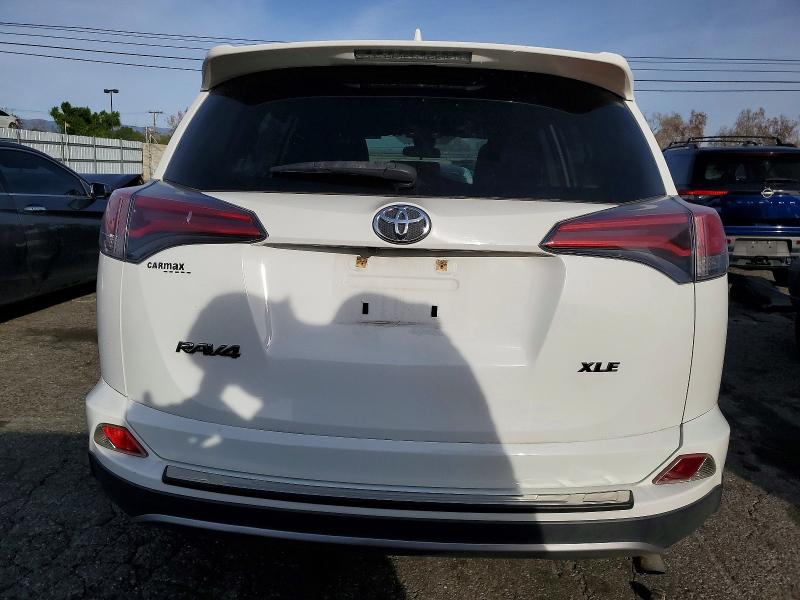 Foto 6 de la subasta – 2017 TOYOTA RAV4 XLE con VIN JTMWFREV0HD105157