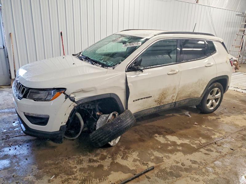 JEEP COMPASS LA 2018 with VIN 3C4NJDBB5JT178712 - Photo from auction