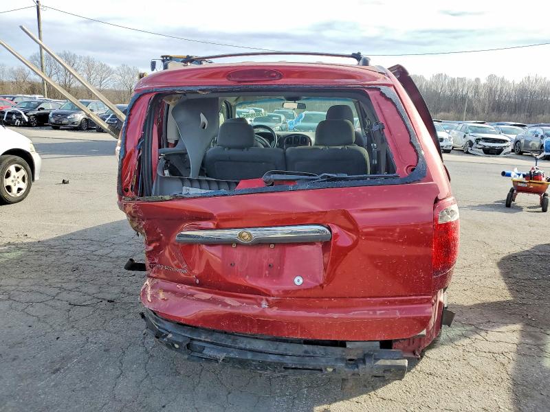 Photo 6 from auction – 2005 CHRYSLER TOWN & COU with VIN 1C4GP45R15B321940