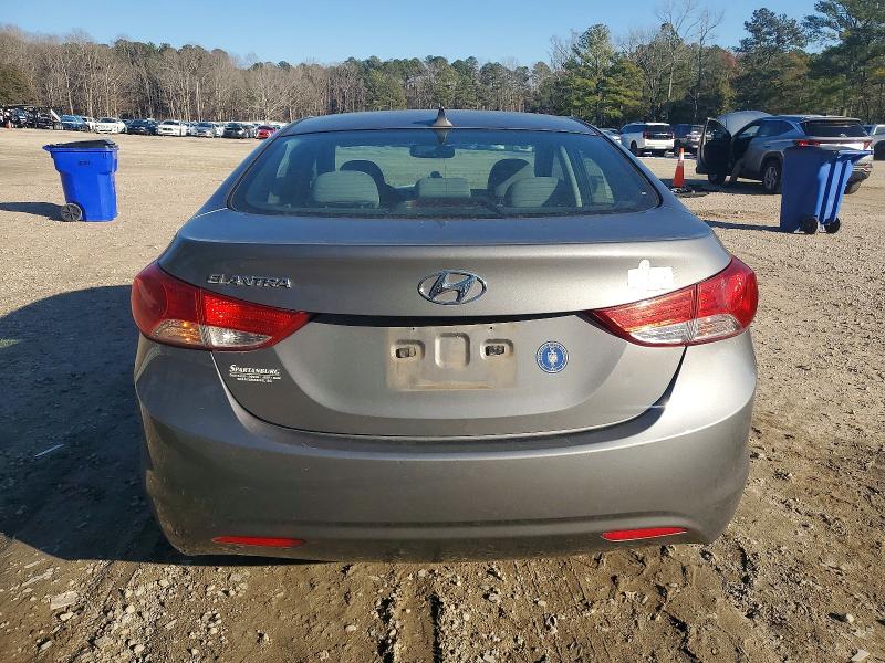 Photo 6 from auction – 2013 HYUNDAI ELANTRA GL with VIN 5NPDH4AEXDH426346