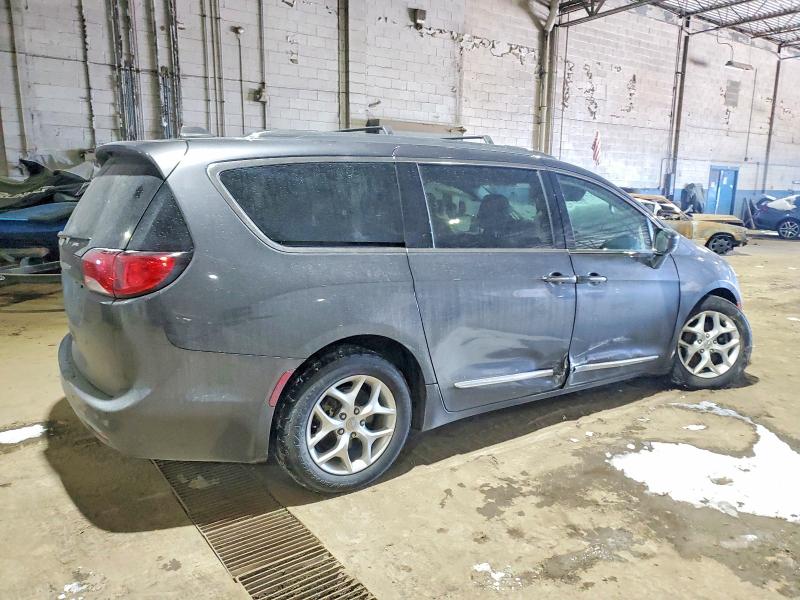 Photo 3 from auction – 2017 CHRYSLER PACIFICA T with VIN 2C4RC1EG2HR721092