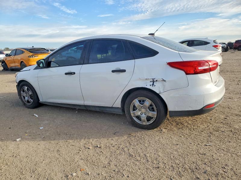 Photo 2 from auction – 2015 FORD FOCUS S with VIN 1FADP3E24FL323778