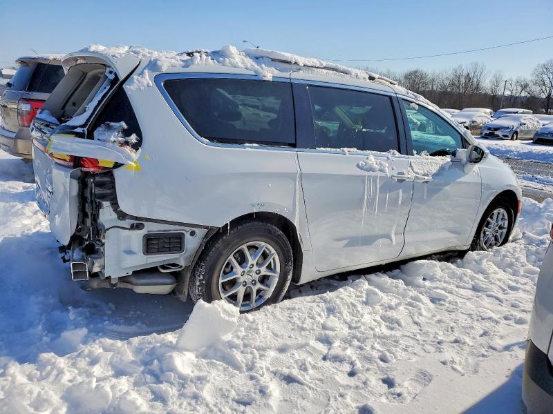Photo 3 from auction – 2022 CHRYSLER PACIFICA with VIN 2C4RC1BGXNR149737