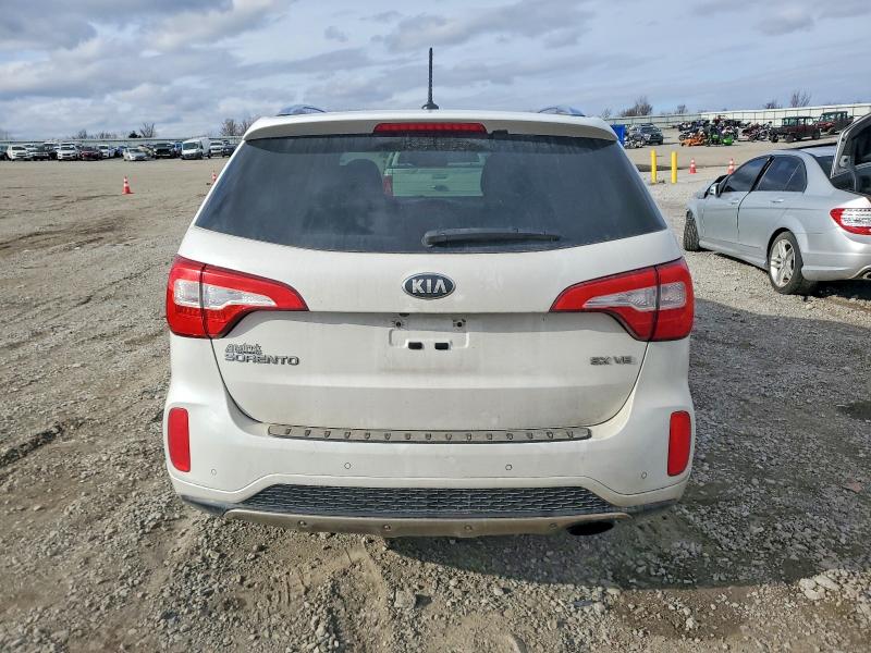 Photo 6 from auction – 2015 KIA SORENTO SX with VIN 5XYKWDA71FG568416