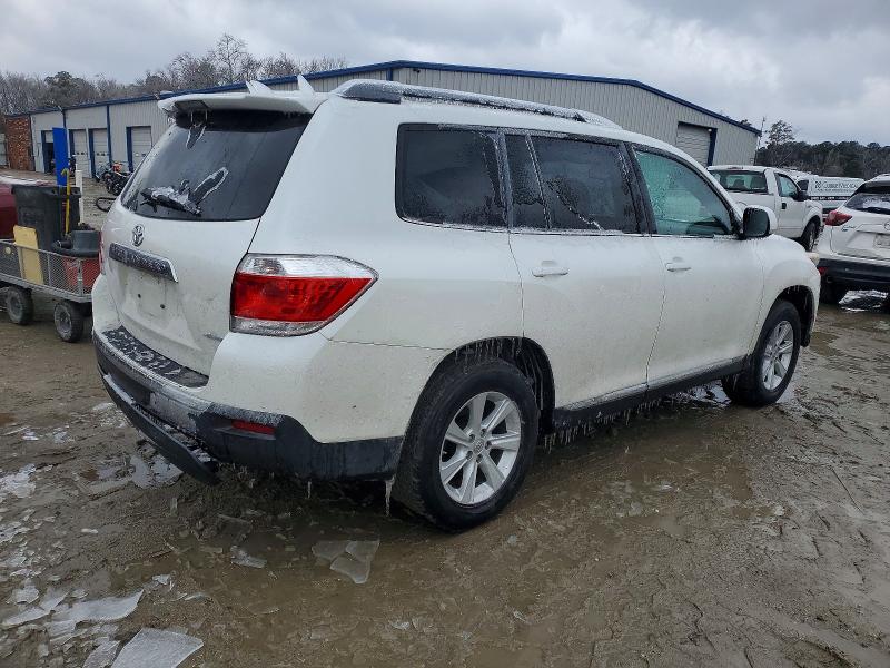 Photo 3 from auction – 2012 TOYOTA HIGHLANDER with VIN 5TDBK3EH3CS160068