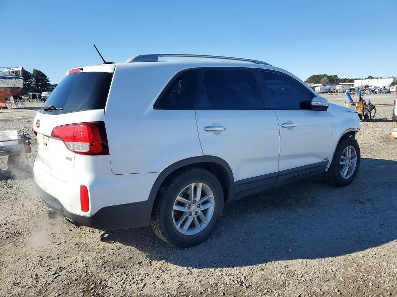 Photo 3 from auction – 2015 KIA SORENTO LX with VIN 5XYKTCA69FG586575