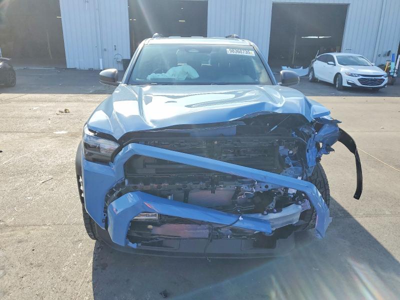 Photo 5 from auction – 2025 TOYOTA 4RUNNER SR with VIN JTEVA5BR2S5065722