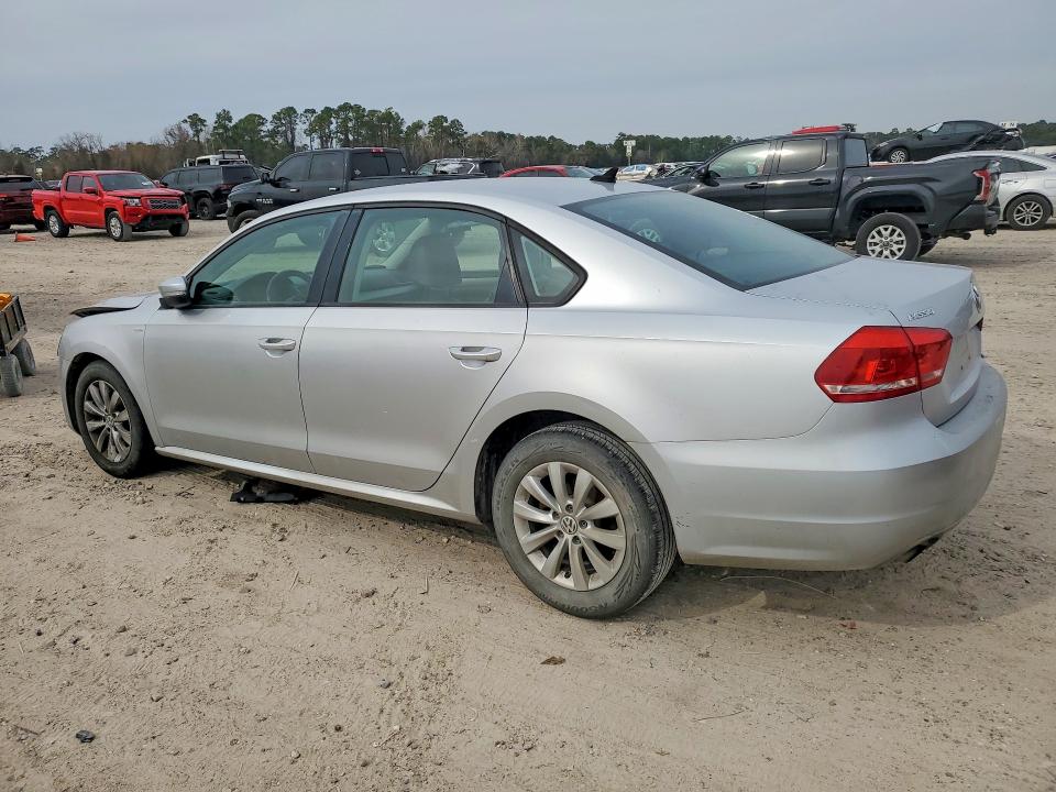Photo 2 from auction – 2015 VOLKSWAGEN PASSAT with VIN 1VWAT7A34FC014744
