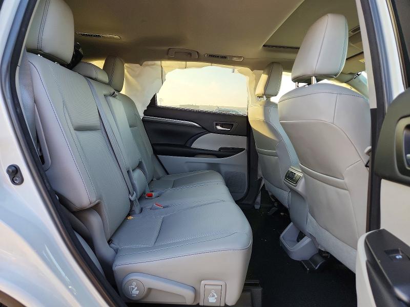 Photo 10 from auction – 2018 TOYOTA HIGHLANDER with VIN 5TDDZRFH5JS829735
