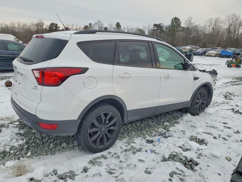 Photo 3 from auction – 2019 FORD ESCAPE with VIN 1FMCU0GD6KUB09192