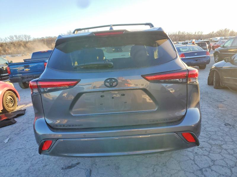 Photo 6 from auction – 2022 TOYOTA HIGHLANDER with VIN 5TDDZRBH1NS168104