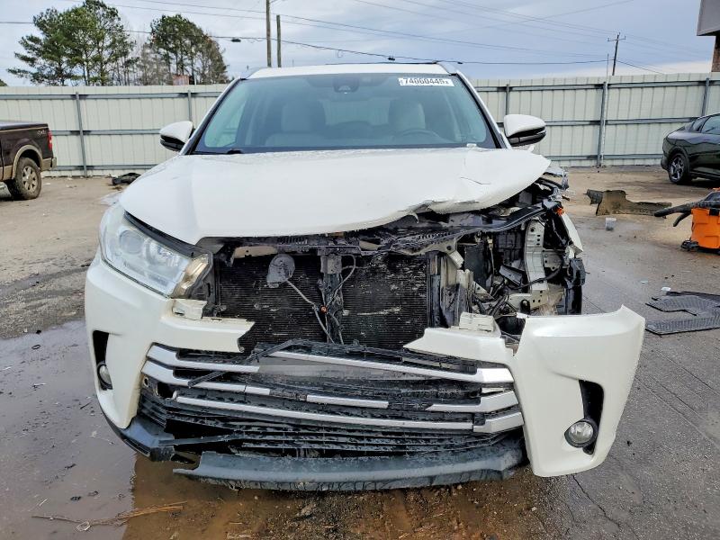 Photo 5 from auction – 2018 TOYOTA HIGHLANDER with VIN 5TDKZRFH2JS526984