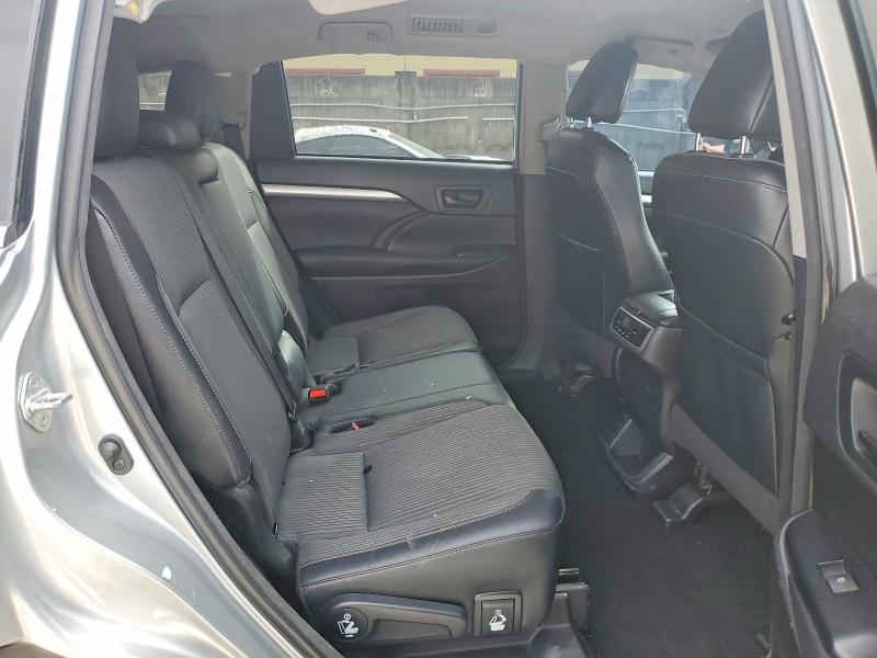Photo 11 from auction – 2018 TOYOTA HIGHLANDER with VIN 5TDZZRFHXJS284122