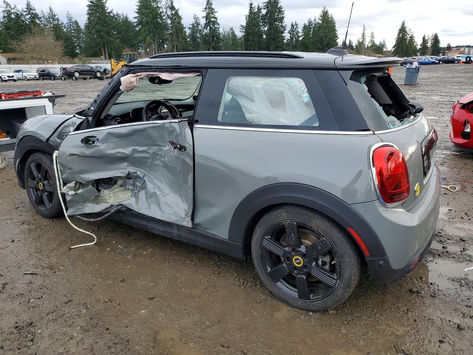 Photo 2 from auction – 2022 MINI COOPER with VIN WMW13DJ05N2R93375