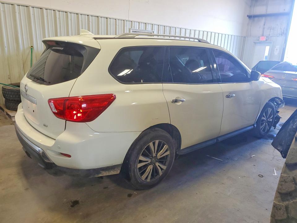 Photo 3 from auction – 2019 NISSAN PATHFINDER with VIN 5N1DR2MN1KC595513