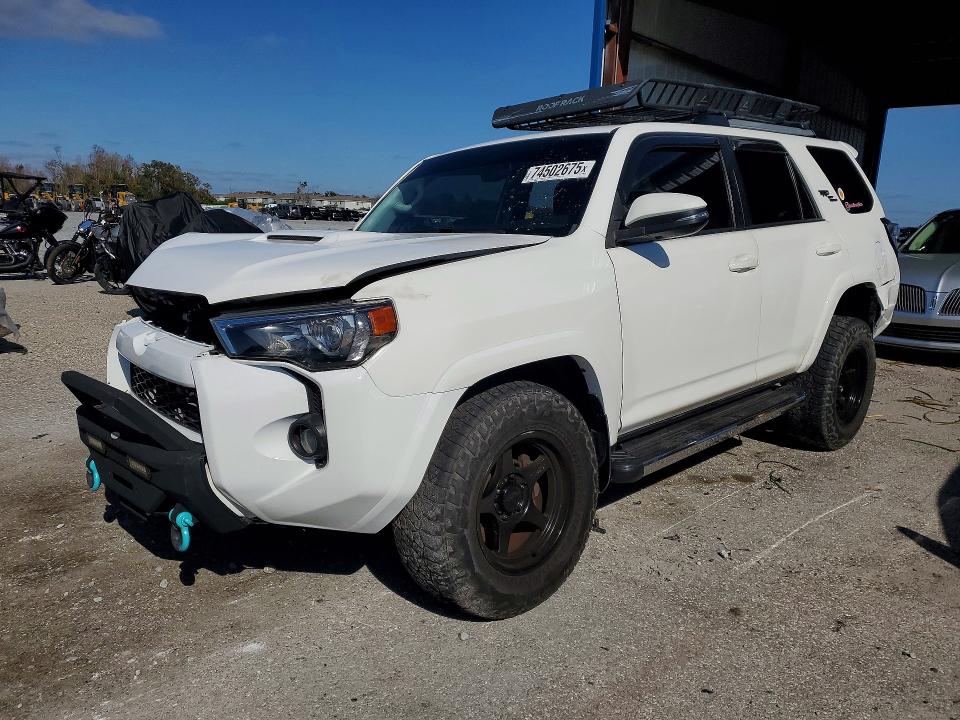 TOYOTA 4RUNNER SR 2018 с VIN JTEBU5JR4J5572485 - Фото с аукциона