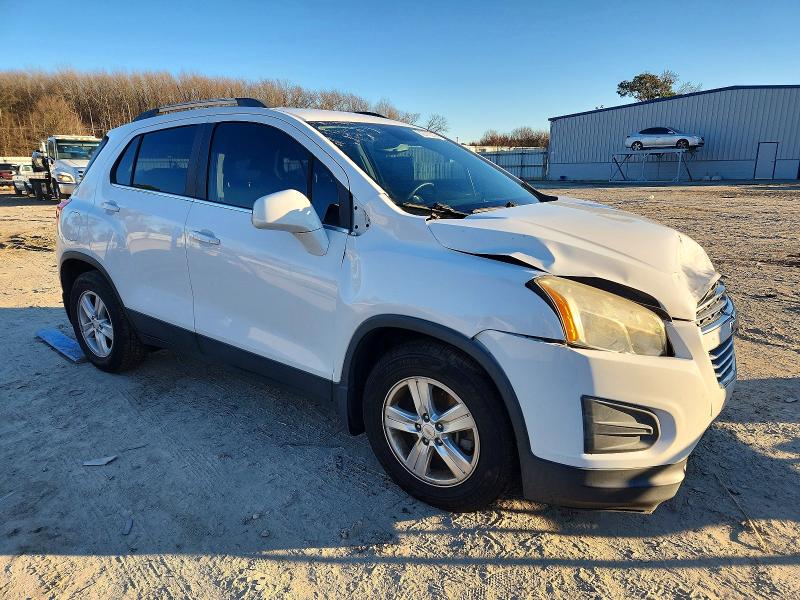 Photo 4 from auction – 2015 CHEVROLET TRAX with VIN 3GNCJLSB0FL210059