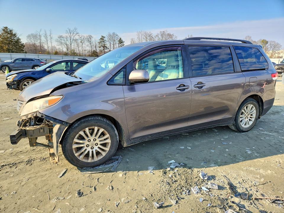 Photo 1 from auction – 2013 TOYOTA SIENNA with VIN 5TDYK3DCXDS337507