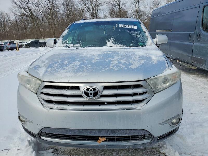 Photo 5 from auction – 2012 TOYOTA HIGHLANDER with VIN 5TDBK3EH0CS136102