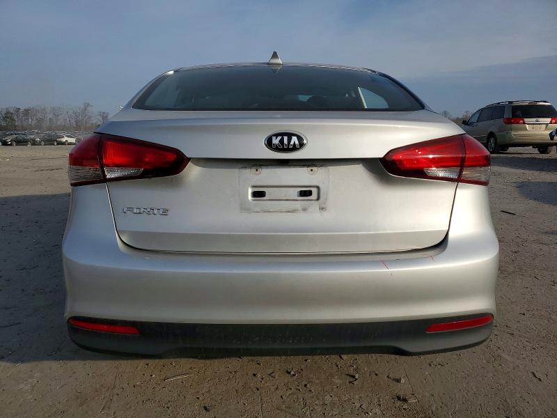 Photo 6 from auction – 2018 KIA FORTE LX with VIN 3KPFL4A72JE253396
