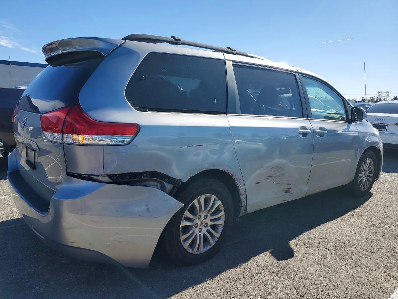 Photo 3 from auction – 2014 TOYOTA SIENNA XLE with VIN 5TDYK3DC0ES499292