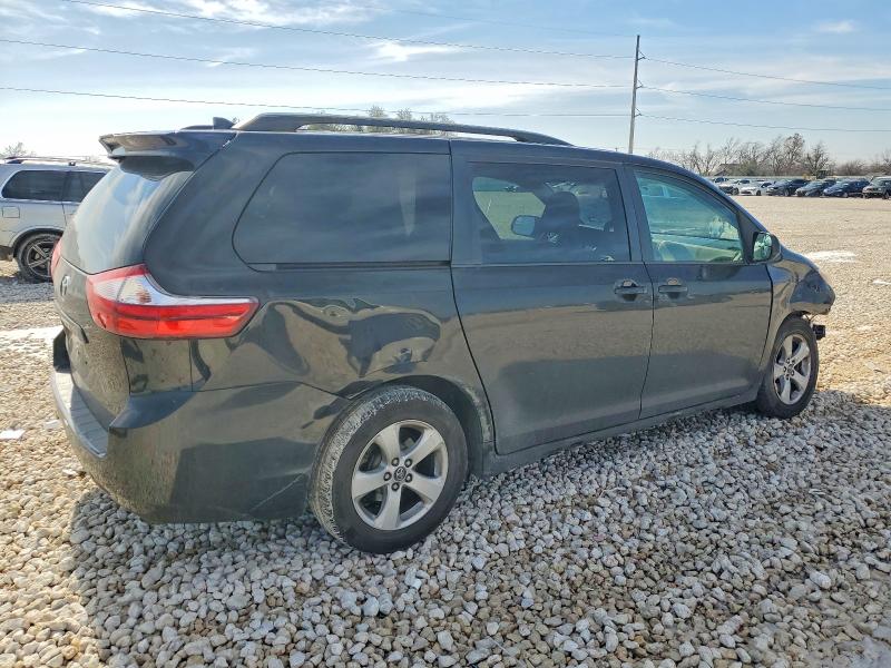 Foto 3 de la subasta – 2018 TOYOTA SIENNA con VIN 5TDKZ3DC2JS900899