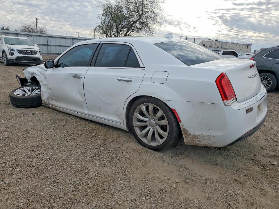 Photo 2 from auction – 2017 CHRYSLER 300C with VIN 2C3CCAET8HH552418