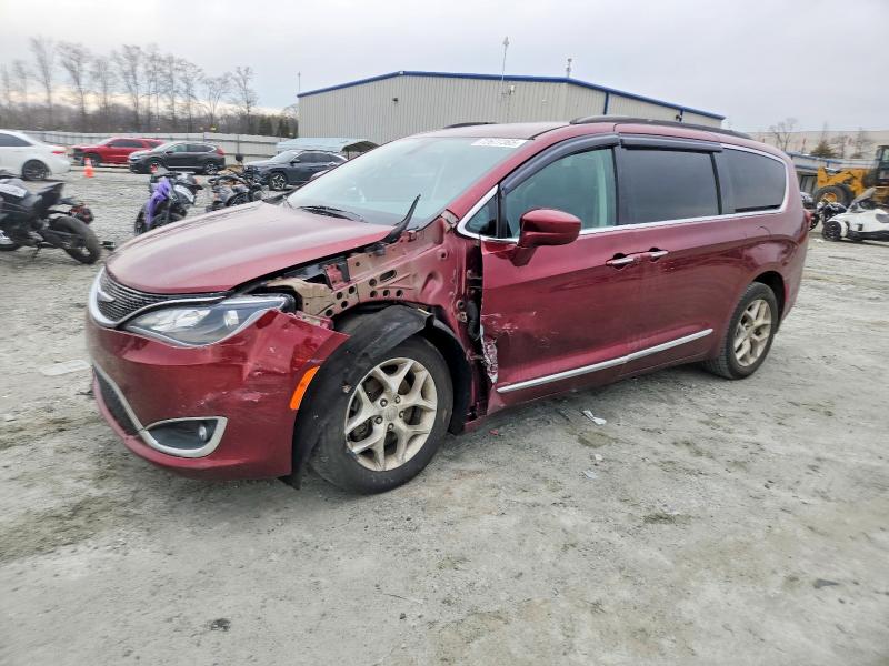 CHRYSLER PACIFICA 2017 with VIN 2C4RC1BG0HR739658 - Photo from auction