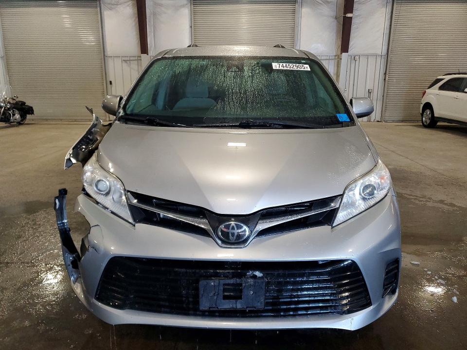 Photo 5 from auction – 2018 TOYOTA SIENNA LE with VIN 5TDKZ3DC8JS903175