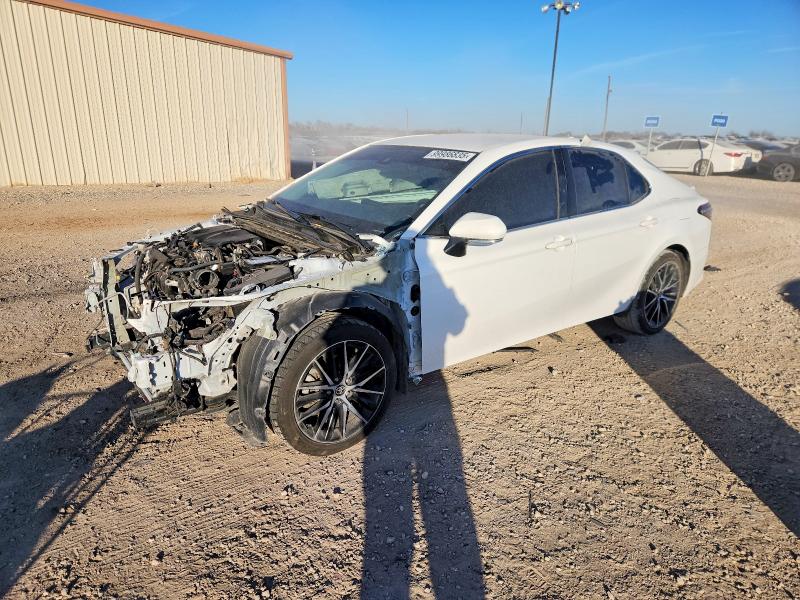 TOYOTA CAMRY SE 2022 with VIN 4T1G11AK1NU657063 - Photo from auction
