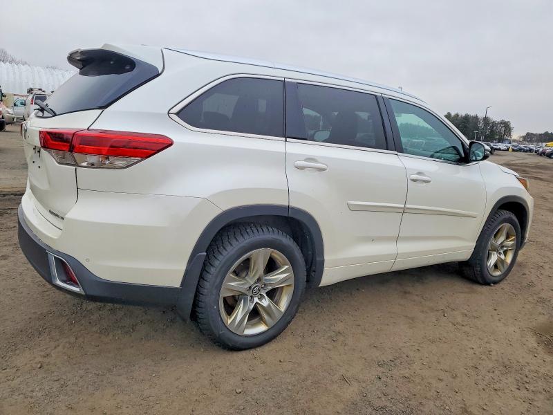 Photo 3 from auction – 2018 TOYOTA HIGHLANDER with VIN 5TDDZRFH3JS496631