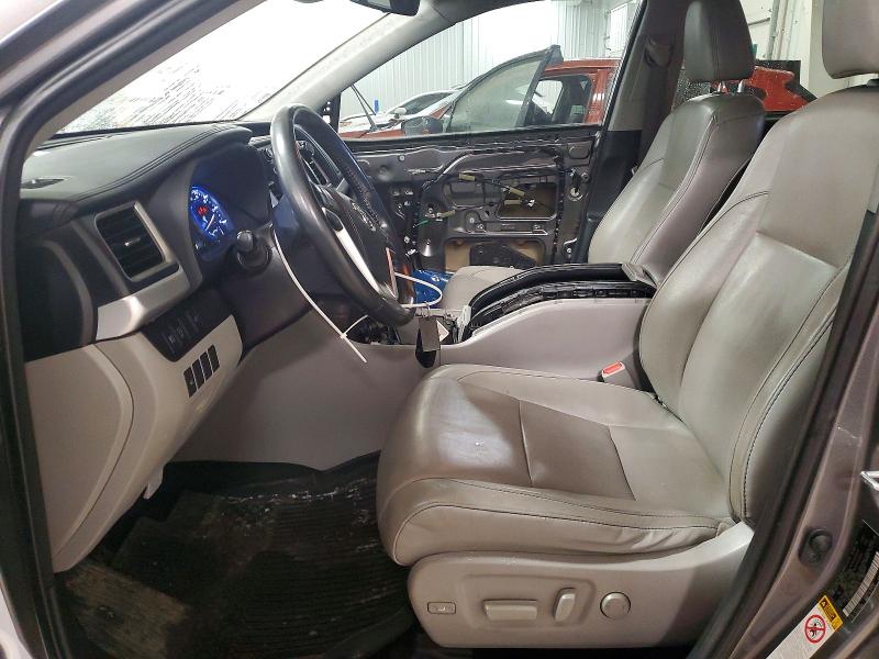 Photo 7 from auction – 2018 TOYOTA HIGHLANDER with VIN 5TDJZRFH3JS555115