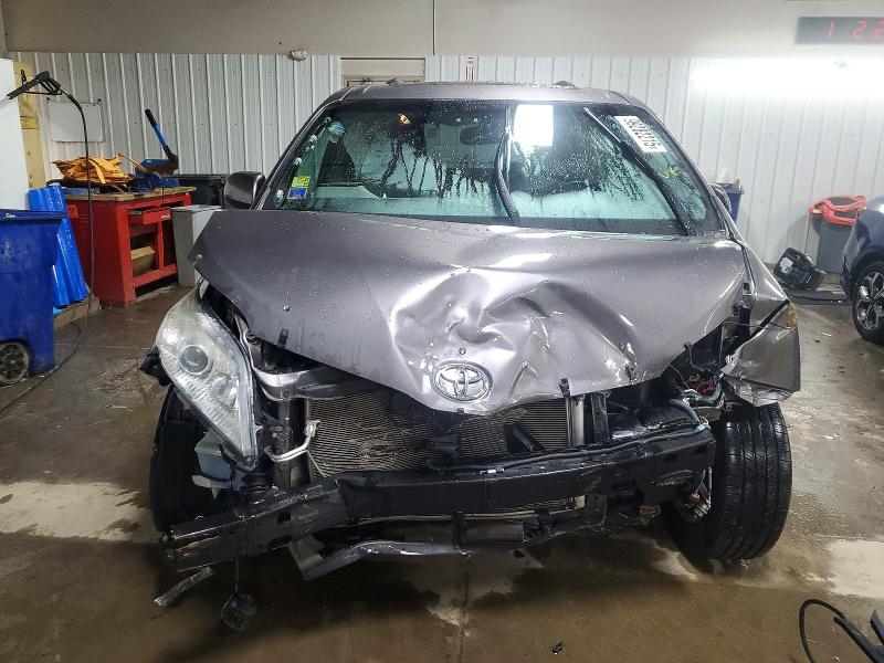 Photo 5 from auction – 2015 TOYOTA SIENNA XLE with VIN 5TDYK3DC8FS559580