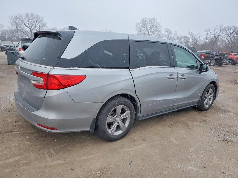 Photo 3 from auction – 2018 HONDA ODYSSEY with VIN 5FNRL6H76JB063321