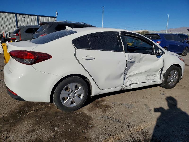Photo 3 from auction – 2017 KIA FORTE LX with VIN 3KPFK4A77HE067429