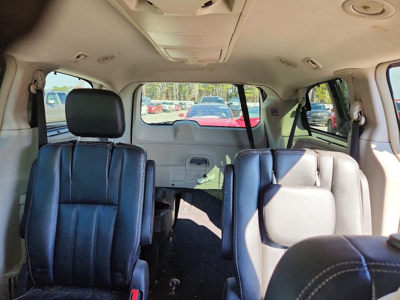 Photo 10 from auction – 2014 CHRYSLER TOWN & COU with VIN 2C4RC1BG7ER467332
