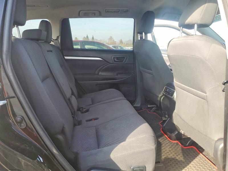 Photo 11 from auction – 2018 TOYOTA HIGHLANDER with VIN 5TDZZRFH7JS273045