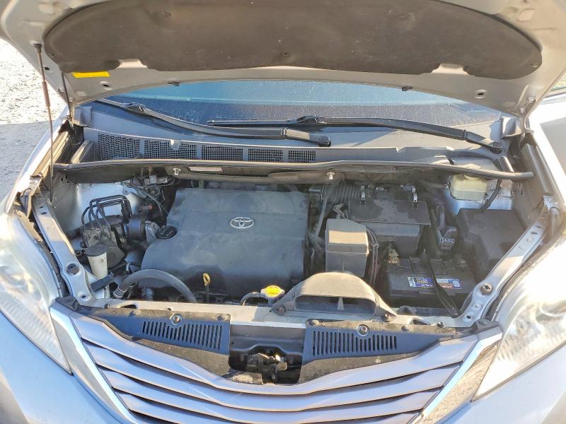 Photo 12 from auction – 2016 TOYOTA SIENNA XLE with VIN 5TDYK3DC9GS743671