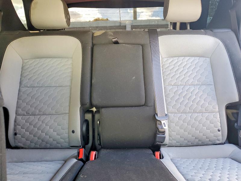 Photo 10 from auction – 2018 CHEVROLET EQUINOX with VIN 2GNAXJEV4J6245409