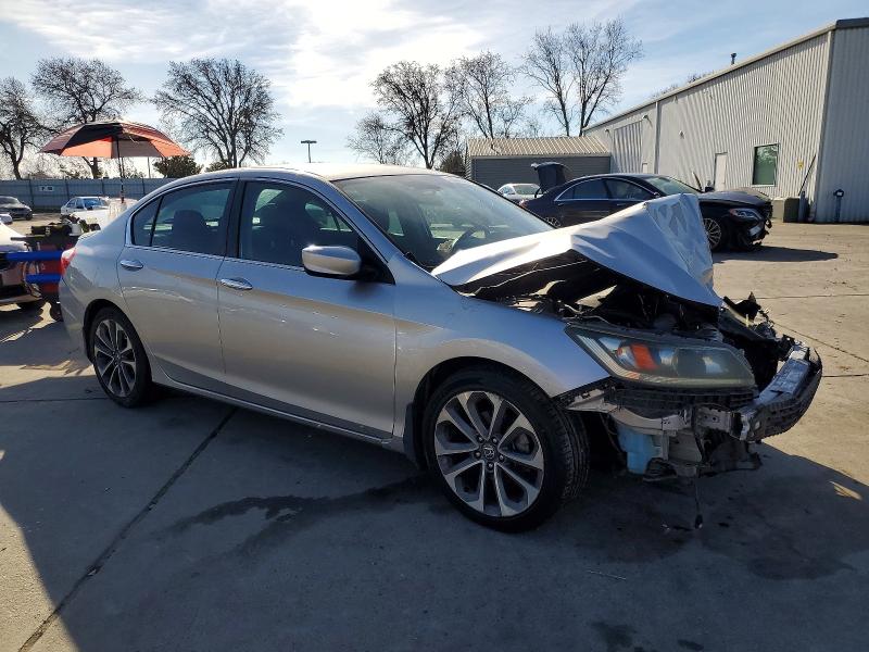 Photo 4 from auction – 2015 HONDA ACCORD with VIN 1HGCR2F50FA135842
